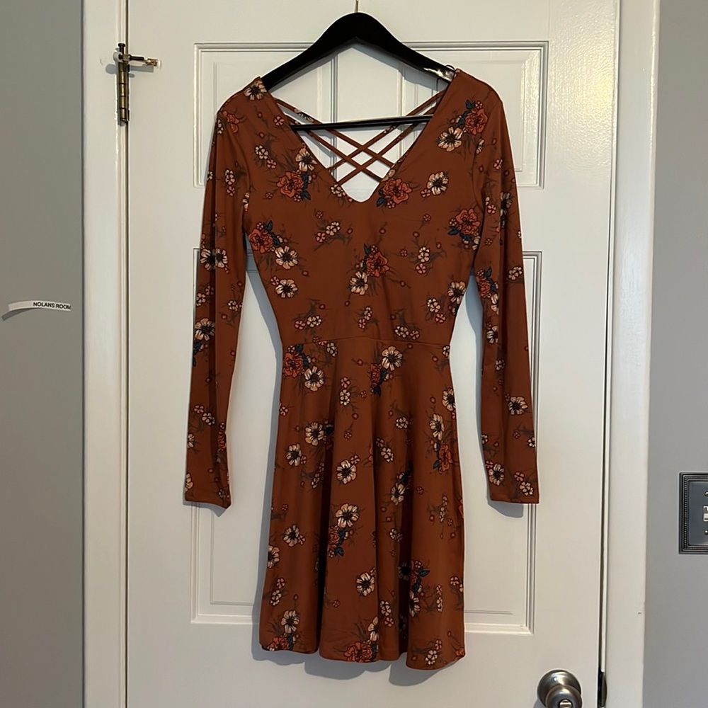 NINE BRITTON Nayeli Back Detail Knit Dress
XS | Burnt Orange